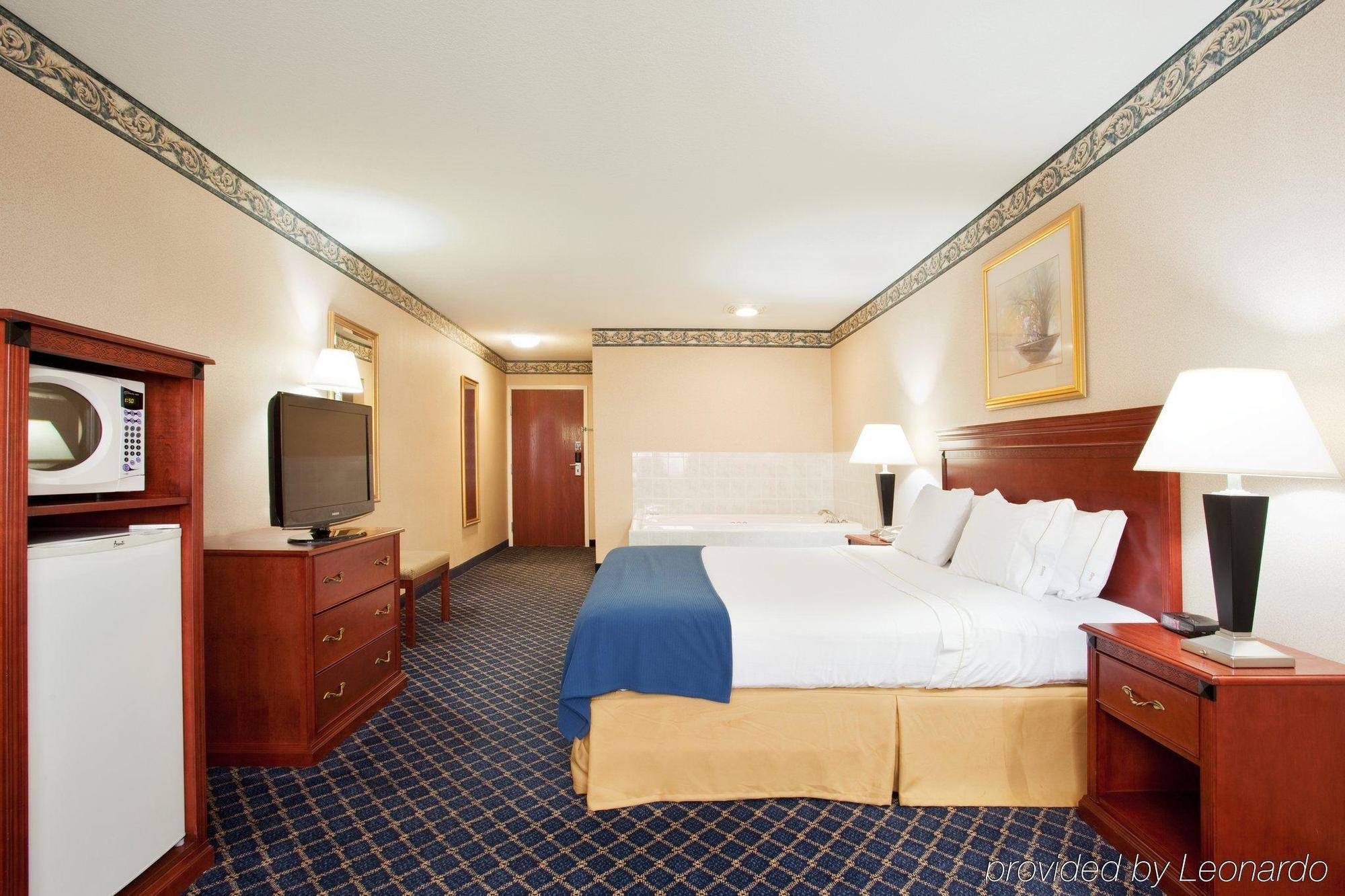 Holiday Inn Express & Suites Danville By Ihg Chambre photo